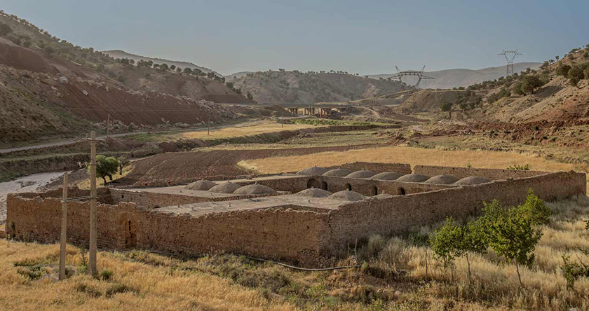 کاروانسرای چمشک کجاست؟
