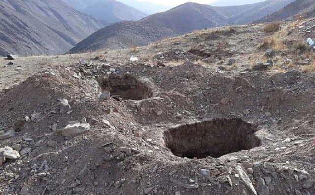 حفاری گنج در اطراف کوه های سورتجین