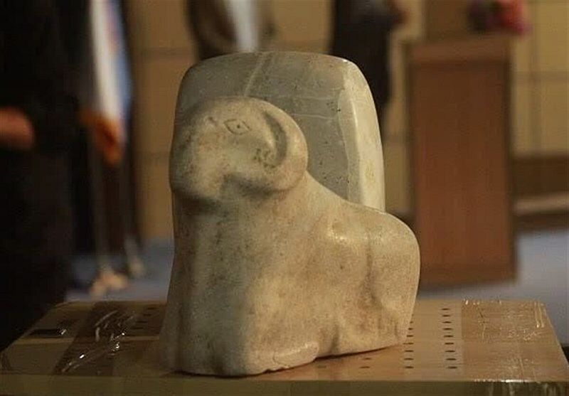 قوچ سنگی یافته شده از تپه پیرزال استان سیستان و بلوچستان